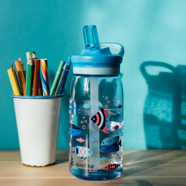QUOKKA Kids Tritan Glow With Strap 580 ml - Sea Life